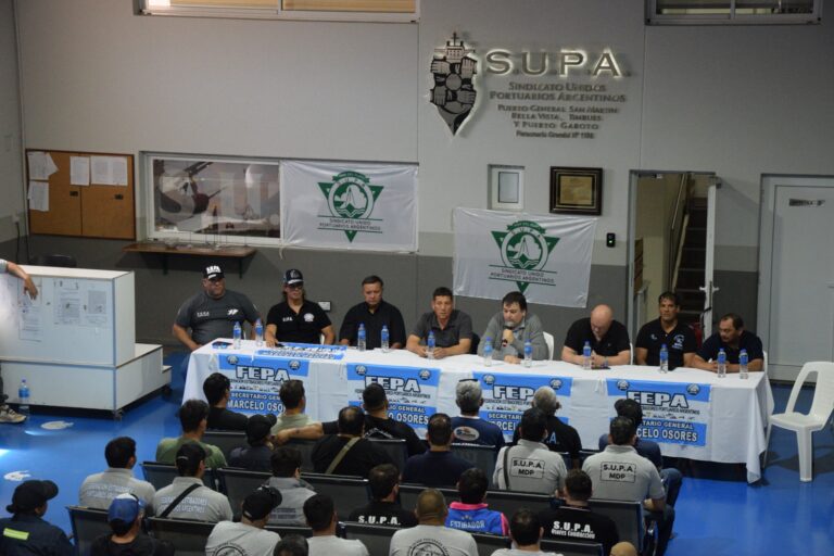 Llevamos adelante un acto estibador en Puerto General San Martín en defensa de los derechos de los estibadores portuarios